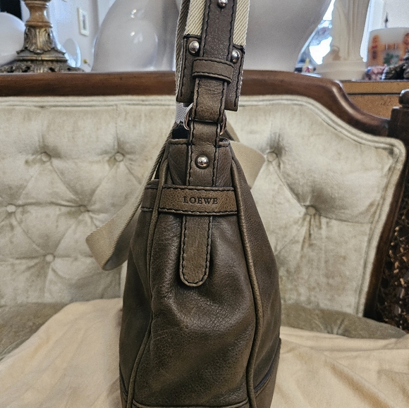 Authentic Loewe anagram Unisex messenger bag ,guitar adjustible  strap - Picture 5 of 12